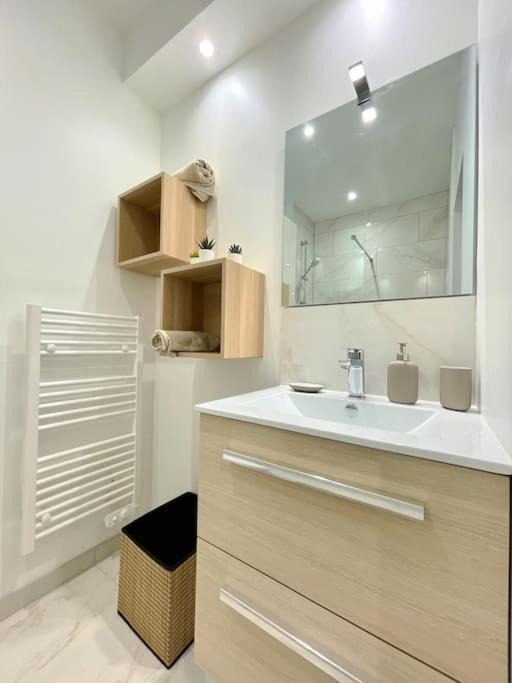רודז Hyper Centre Appartement Cosy Wifi מראה חיצוני תמונה